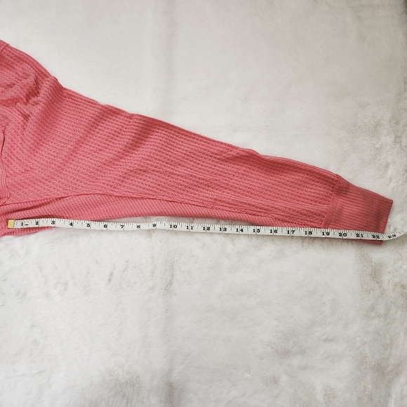 WE THE FREE PINK WAFFLE KNIT OVERSIZE LONG SLEEVE TOP MEDIUM MED MD M - Picture 8 of 8